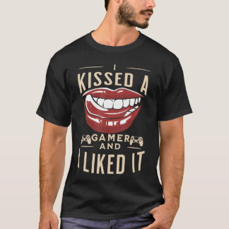 Ich küsste einen Gamer und es gefiel mir Lustiges T-Shirt