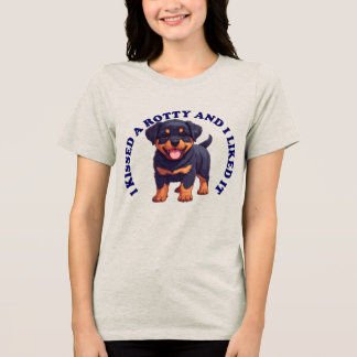 Ich küsste einen Rottweiler-Welpen Tri-Blend Shirt