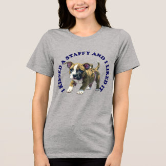 Ich küsste einen Staffy-Welpen Tri-Blend Shirt