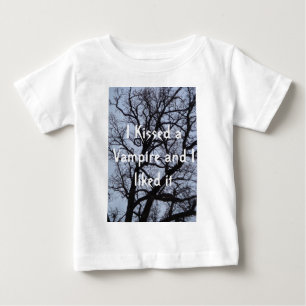 Ich küsste einen Vampir und ich mochte ihn Baby T-shirt