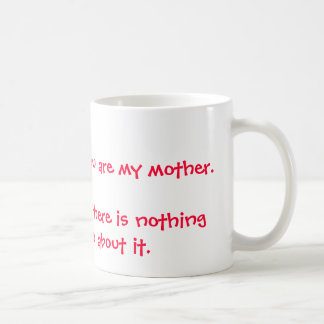 Ich lächele, weil Sie meine Mutter sind. Ich lache Kaffeetasse