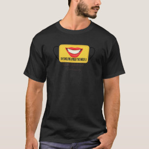Ich lächle unter der Maske und umarme dich in mein T-Shirt