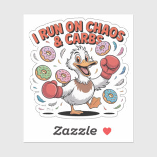 Ich laufe auf Chaos und Kohlenhydrate Lustige Ente Aufkleber