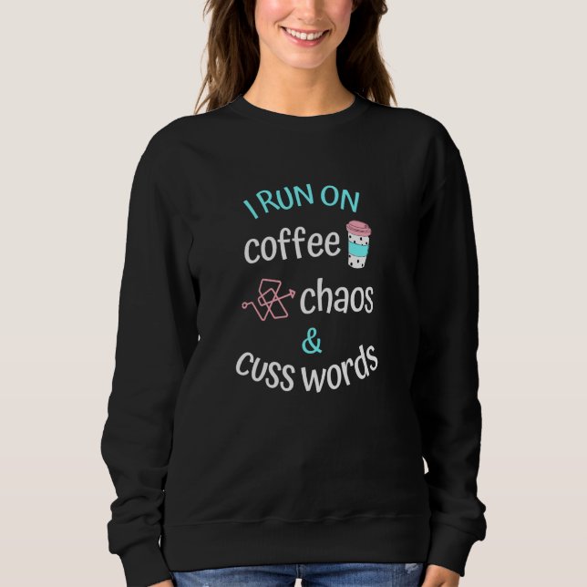 Ich laufe auf Coffee Chaos und Cuss Worte Koffein- Sweatshirt (Vorderseite)
