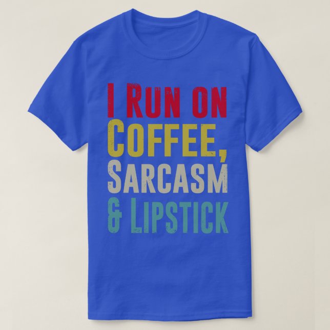 Ich laufe auf COFFEE SARCASM und Lipstick Funny 2 T-Shirt (Design vorne)