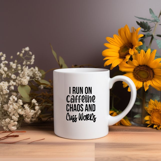 Ich laufe auf Coffein Chaos und Cuss Words Meme Ta Kaffeetasse (Von Creator hochgeladen)