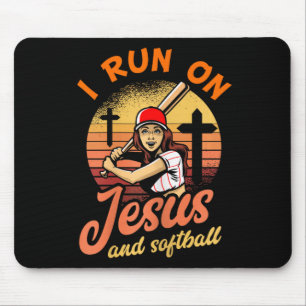 Ich laufe auf Jesus und Softball Christlichen Spie Mousepad