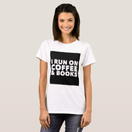 Ich laufe auf Kaffee und Buch-Weiß-T-Shirt T-Shirt