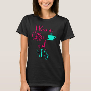 Ich laufe auf Kaffee und UFOs Fun Alien Astronomer T-Shirt