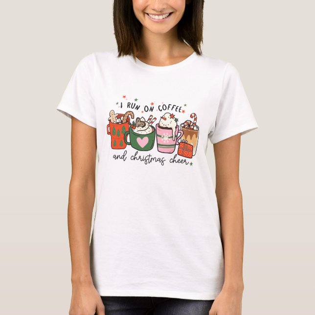 Ich laufe auf Kaffee und Weihnachts-Chef T-Shirt (Vorderseite)