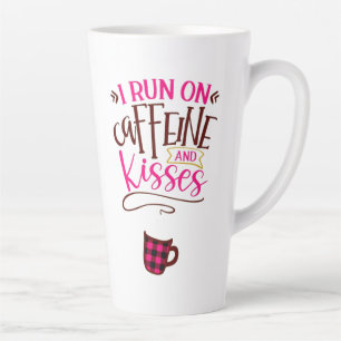 Ich laufe auf Koffein und Kisses Latte Tasse