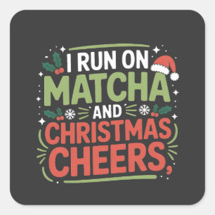 Ich laufe auf Matcha und Weihnachtsfreude - Grüner Quadratischer Aufkleber