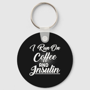 Ich laufe mit Kaffee und Insulin-Diabetes Schlüsselanhänger