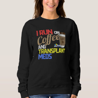 Ich laufe mit Kaffee und Transplantationsmedikamen Sweatshirt