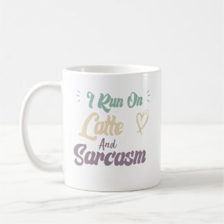 Ich laufe mit Latte und Sarkasmus - lustiges Zitat Kaffeetasse