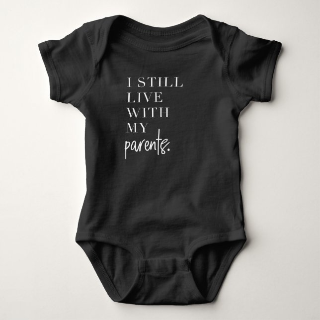 Ich lebe noch mit meinen Eltern - Babybodysuit Baby Strampler (Vorderseite)