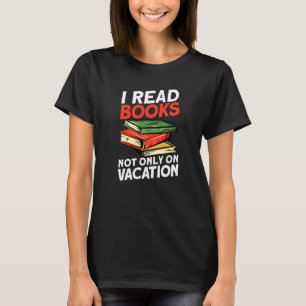 Ich lese nicht nur im Urlaub Bücher Buchlesen Büc T-Shirt