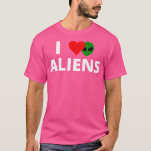 Ich liebe Aliens mit einem roten Herzen und einem T-Shirt