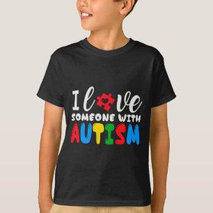 Ich liebe jemanden mit Autismus-Bewusstsein Unters T-Shirt