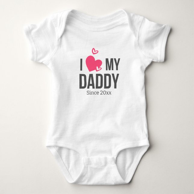 ICH LIEBE MEIN DADDY BABY SCHLIESSEN CUSTOM TEXT STRAMPLER (Vorderseite)