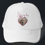 Ich Liebe mein Hund Red Heart Foto Pet Name Truckerkappe<br><div class="desc">Ich Liebe mein Hund Red Heart Foto Pet Name Trucker Hat. Ein Foto in Herzform und ein Text in trendiger Schrift. Fügen Sie Ihr Foto und Ihren Namen hinzu.</div>