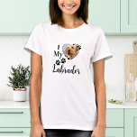 Ich Liebe mein Labrador Personalisiert Dog Foto T-Shirt<br><div class="desc">Nimm deine beste Freundin mit, wo immer du hingehst mit diesem Foto Hundeliebhaber Shirt! Ein Muss für jeden Hundefreund, Hundemama und Hundedad! Ein Spaß I Liebe My Hund, dieses Shirt Zitat "I Liebe My Labrador" kann personalisiert sein, um Ihre Lieblingshunde Rasse... Personalisieren Sie mit dem Foto und dem Namen Ihres...</div>