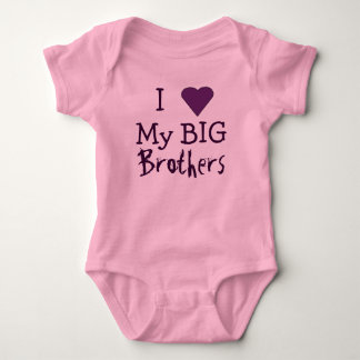 Ich LIEBE meine großen Brüder T Baby Strampler