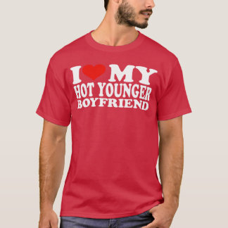 Ich liebe meinen heißen jüngeren Freund Ich liebe  T-Shirt