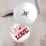 Ich Liebe Sie Mama halten Trendy Modern Mothers Da Medaillon<br><div class="desc">Moderner schicke rote Rosen-Bouquet,  gerahmt in einem Herzen mit einem Hang zu Mama "I Liebe you Mom",  all das auf einem Briefton voller rote Rosen mit dem Wort LIEBE. Atemberaubender Kontrast von Rot auf weißem Hintergrund. Personalisieren Sie den Namen.</div>