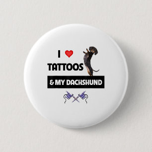Ich Liebe Tattoos und meine Dackel Hund Tattooed D Button