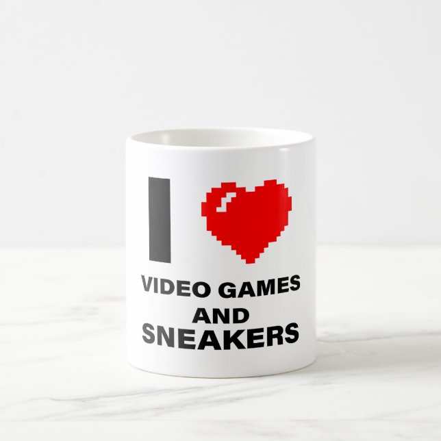 Ich Liebe Videospiele und Sneakers Kaffeetasse (Mittel)