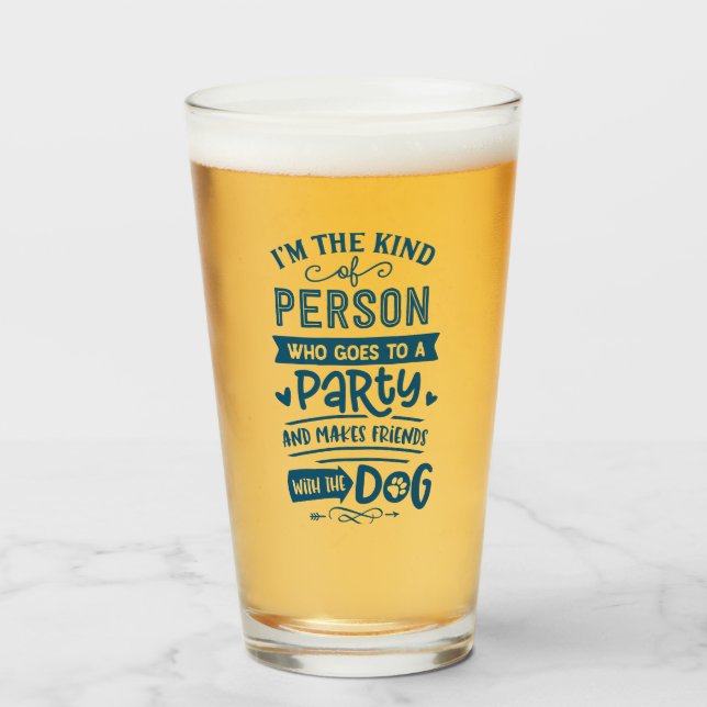 Ich mache Freundinnen mit dem Hund-Funny-Spaß-Bier Glas (Vorne (Gefüllt))