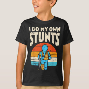 Ich mache meine eigenen Stunts gebrochener Arm Bei T-Shirt
