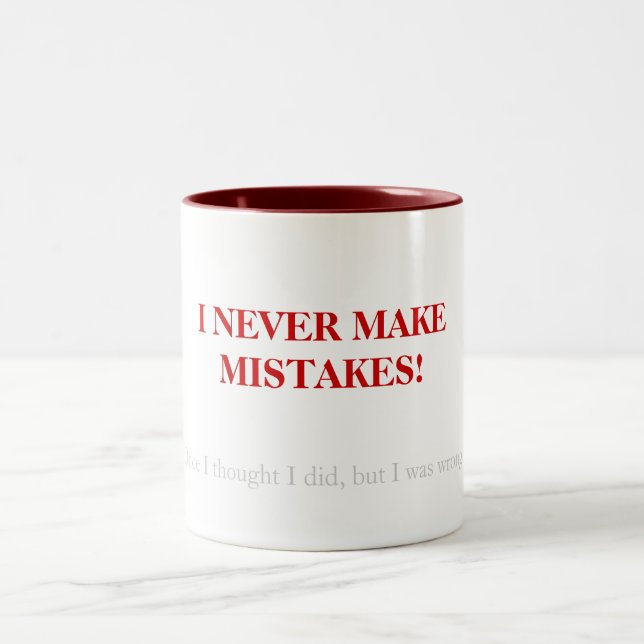 Ich mache nie Fehler…. Zweifarbige Tasse (Mittel)