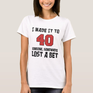 Ich machte es auf 40 jemanden, der einen Einsatz v T-Shirt