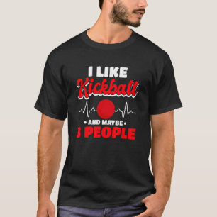 Ich mag Kickball und vielleicht 3 Leute Pitcher Ki T-Shirt