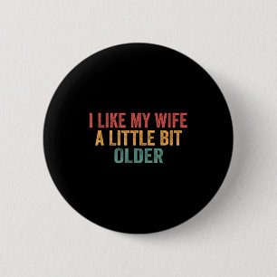 Ich mag meine Frau ein bisschen älter Lustiger Ehe Button