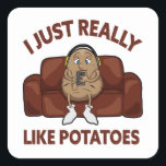 Ich mag wirklich Kartoffeln - Niedliche Kartoffeln Quadratischer Aufkleber<br><div class="desc">Kartoffelfreunde freuen sich! I Just Really Like Potato ist das Geschäft zum Thema Kartoffeln für alle Ihre Lieblingsspeisen, Kleidung und Zubehör. Egal, ob Sie ein tolles Geschenk für den Kartoffelliebhaber in Ihrem Leben suchen oder einfach gewollt haben, Ihre Liebe für Kartoffeln zu zeigen, wir haben das, was Sie brauchen. Und...</div>