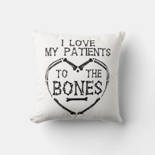 Ich meine Patienten mit dem Knochen-Chiropraktor Kissen