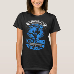Ich persönlich von meinem Kickbox-Lehrer viktimisi T-Shirt