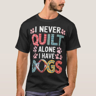Ich quilt allein nie. Ich habe Hunde T-Shirt
