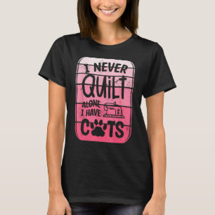 Ich quilt allein nie. Ich habe Katzen Quilten Nähe T-Shirt