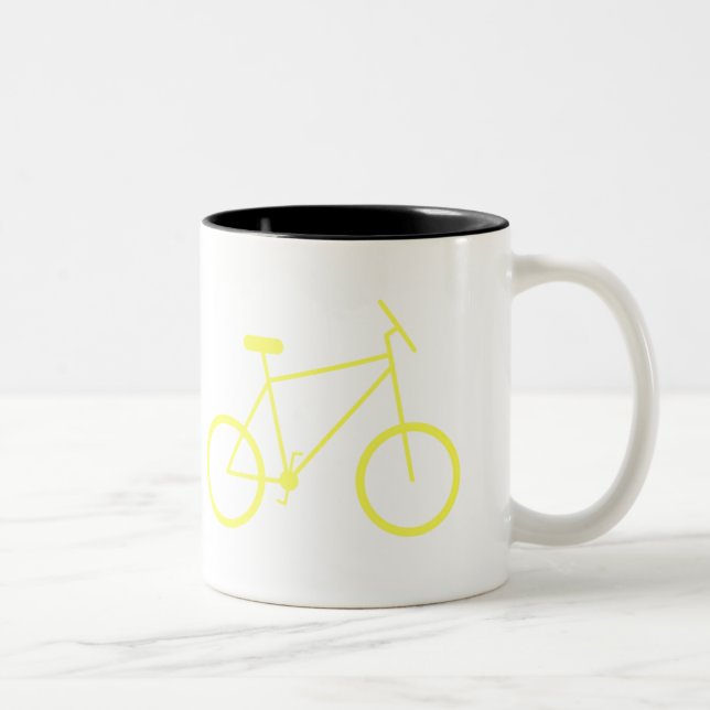Ich reite mein Fahrrad, um Tasse zu bearbeiten (Rechts)