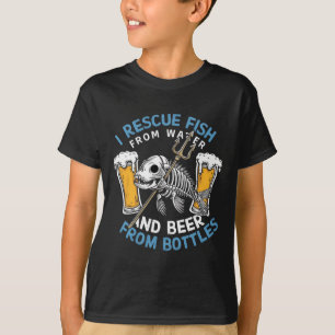 Ich rette Fische aus dem Wasser und trinke Bier au T-Shirt