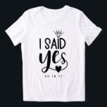 Ich sagte ja Diamond und Herzinfarktdatum Tri-Blend Shirt<br><div class="desc">Ich sagte ja Abschlag für die Zukunft mrs mit einem charmanten Typografie-Design mit einem Diamanten dotting die i und ein kleines Herz unter dem Ja. Junggeselinnen-Abschied Typografie T - Shirt für die Braut zu sein. Braut,  T - Shirt mit ich sagte ja in einem schwarzen Typografie-Design.</div>