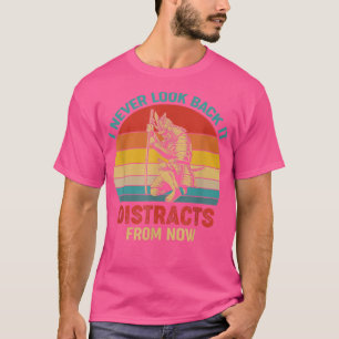 Ich schaue nie zurück, es lenkt von jetzt ab T-Shirt