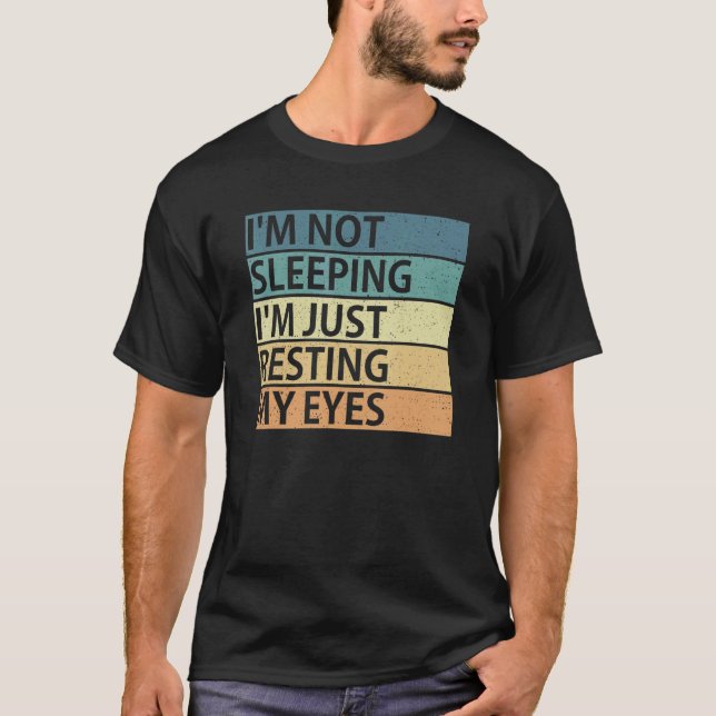 Ich schlafe nicht, ich halte nur meine Augen Vinta T-Shirt (Vorderseite)
