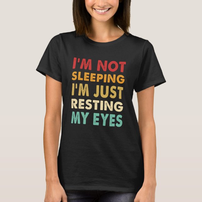 Ich schlafe nicht, ich ruhe nur meine Augen Vater  T-Shirt (Vorderseite)