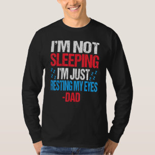 Ich schlafe nicht, ich ruhe nur meine Augen Vater  T-Shirt