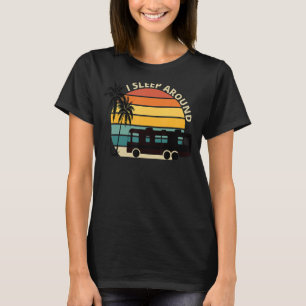Ich schlafe um lustige Van Life RV Vinatge Sunset T-Shirt